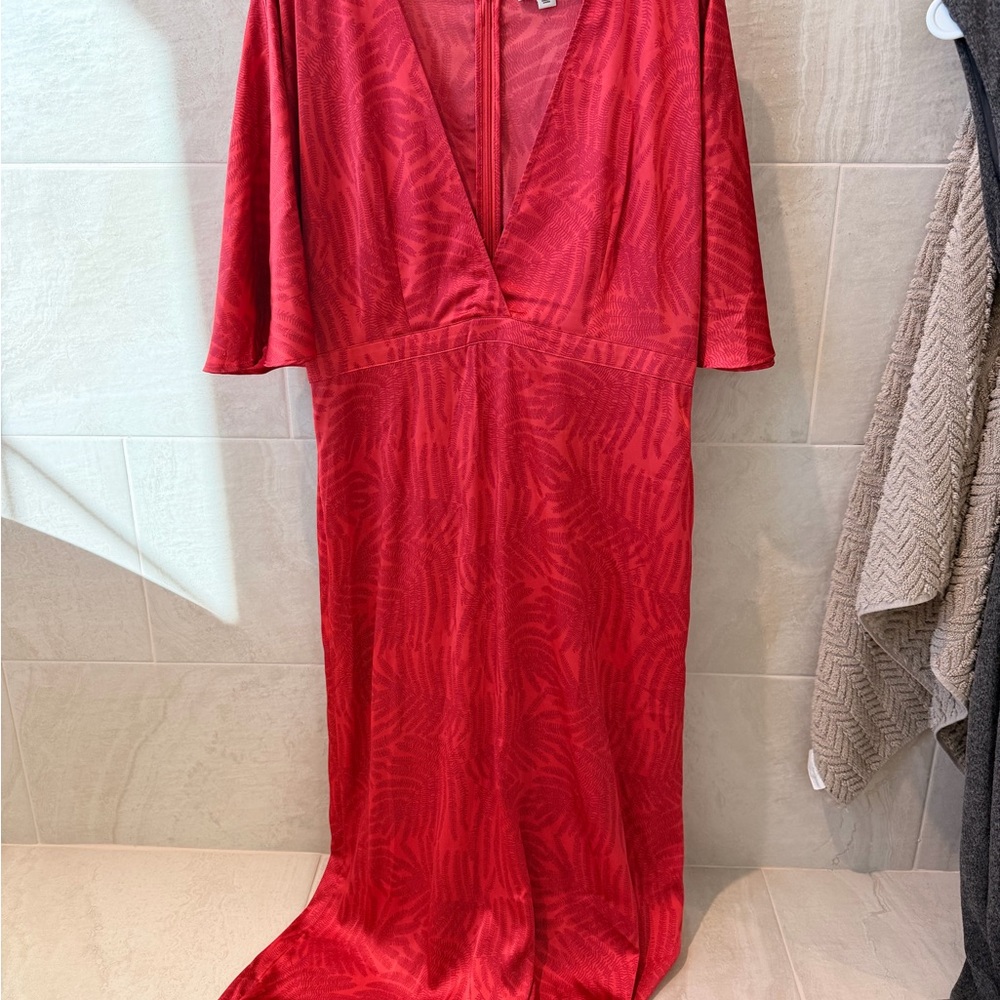 Elegant Red V-Neck Maxi Dress